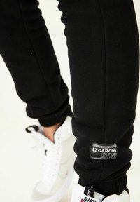 Garcia Träningsbyxor - off black