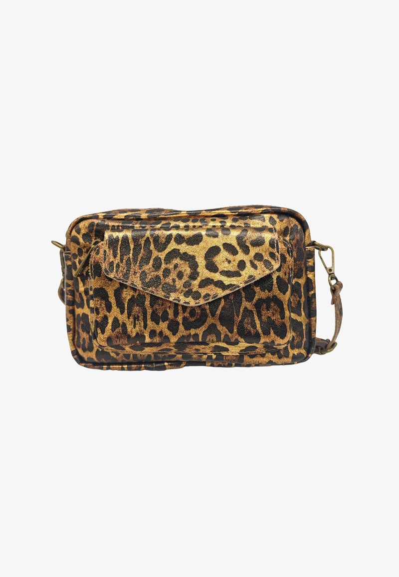Sac d'épaule à imprimé léopard avec un motif brillant doré et noir, forme rectangulaire, rabat avant et bandoulière réglable. Cuir synthétique texturé.