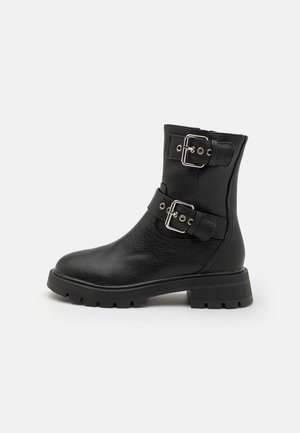JONSY - Plateaustiefelette - black