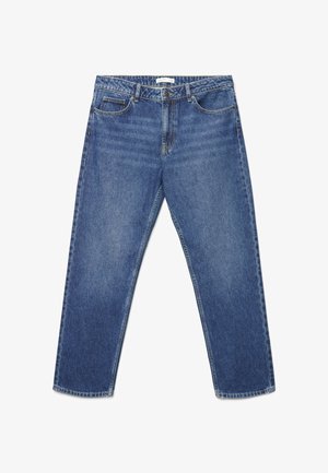 Jeans blu a gamba dritta con cinque tasche, chiusura con bottoni e passanti per cintura, distesi su uno sfondo bianco.