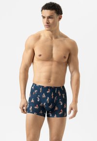 Boxers en bleu marine pour hommes avec un motif d'illustration vintage ludique. Fabriqués en tissu doux, avec un design de ceinture confortable.