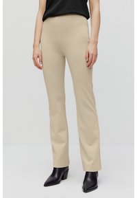 STOCKH LM Studio HANNAH SLIM FIT FLARE ELASTIC - Broek - lt beige