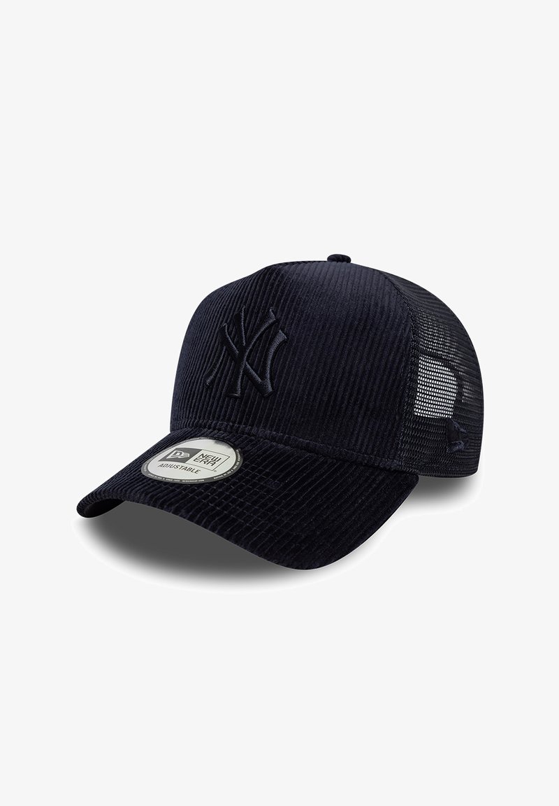 Casquette de baseball New York Yankees en velours côtelé noir avec dos en mesh et sangle ajustable, avec logo brodé sur le panneau avant.