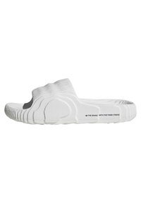 ADILETTE 22 UNISEX - Badesandale - white