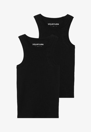 To svarte tank topper laget av ribbestrikket stoff, med rund hals og brede armhull. Merkeetiketten "YOURTURN" er synlig ved halsen.