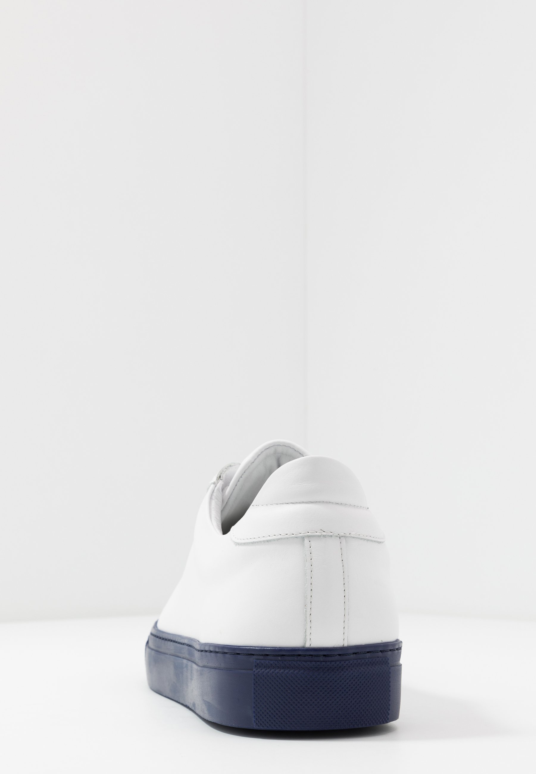 GARMENT PROJECT TYPE Joggesko whitenavy blue Zalando.no GARMENT PROJECT Joggesko navy Zalando.no