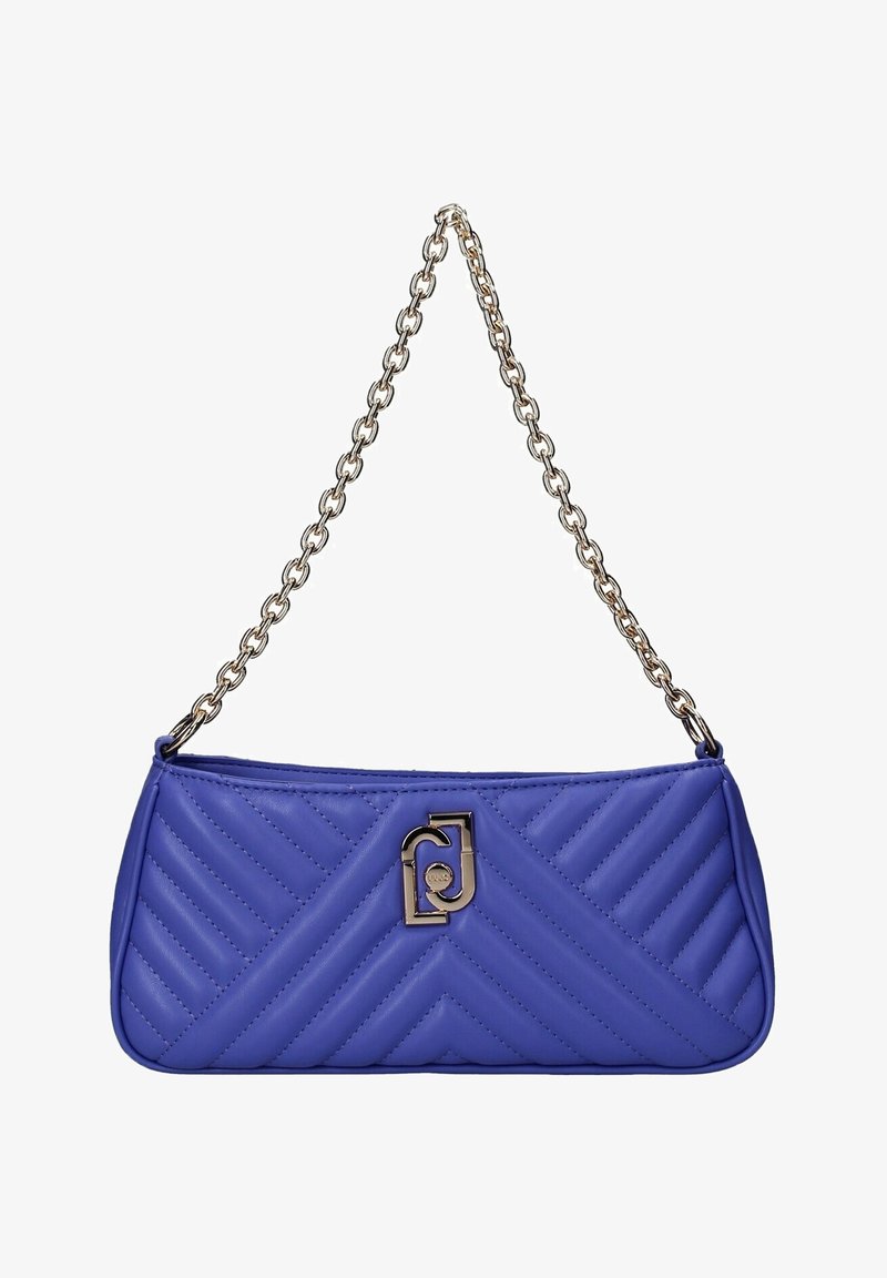 Petit sac à main bleu matelassé avec une bandoulière chaîne dorée et un fermoir logo géométrique doré au centre avant.