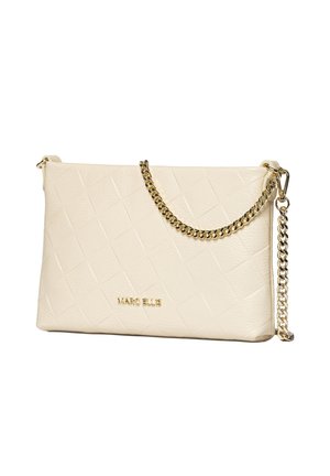 Crèmekleurige, getextureerde rechthoekige clutch met gouden kettingriem en klein gouden "MARC ELLIS" logo aan de voorkant.