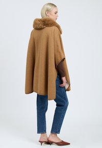 INFLUENCER COLLAR - Mantella - camel