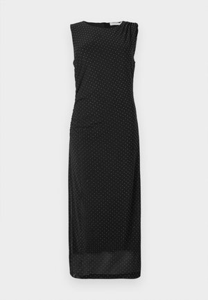 Ärmelloses schwarzes Midikleid mit kleinen weißen Punkte, gerafftem Detail an der Seite und fließendem, sheer Stoff am Saum.