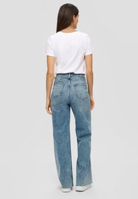 s.Oliver Flared Jeans - blau