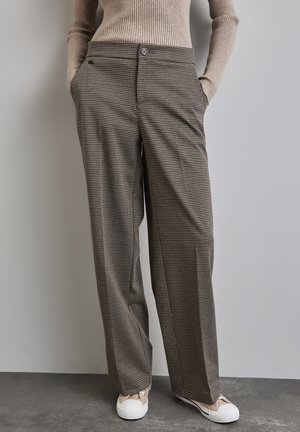 Checkered wide-leg trousers in brown and cream, featuring a button closure, side pockets, and a soft fabric texture. Paired with light shoes.