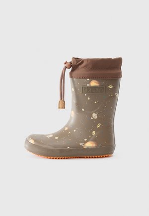 Bota de lluvia de caucho marrón con un diseño estampado de planetas y estrellas, con un puño marrón y un cordón ajustable en la parte superior.