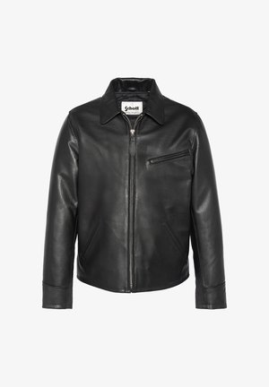 Chaqueta de cuero negra con cremallera frontal, cuello puntiagudo y un bolsillo en el pecho con cremallera. Cuenta con dos bolsillos laterales y un acabado liso.