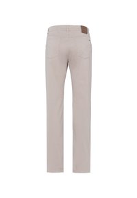 Pantalon beige à jambe droite, fabriqué en mélange de coton. Il dispose de poches arrière et d'un patch en cuir au niveau de la taille.