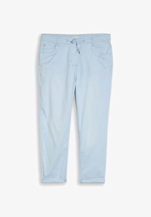 Hellblaue Freizeithose mit Kordelzugbund, zwei Vordertaschen und umgeschlagenen Säumen, liegend flach auf weißem Hintergrund dargestellt.