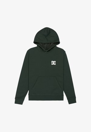 Donkergroene hoodie met een buidelzak en een klein wit DC Shoes-logo op de linkerborst, plat neergelegd op een witte achtergrond.