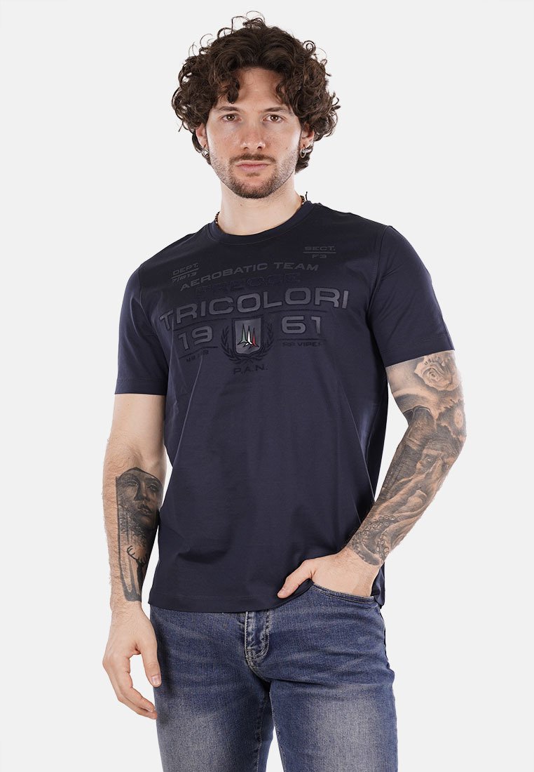 T-shirt a maniche corte blu navy in cotone, con stampa grafica frontale recante la scritta "TRICOLORI 1961" e dettagli di cucitura decorativi.