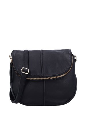 Schwarze Leder-Umhängetasche mit gewölbter Klappe, horizontalem goldfarbenem Reißverschluss und verstellbarem Riemen mit silberner Schnalle.