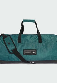 Groene sporttas met zwarte accenten, textiele stof, dubbele handvatten, verstelbare schouderband en een logo-opdruk aan de zijkant. Ritssluiting aan de bovenkant.