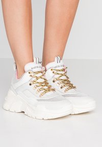 MOA - Master of Arts Sneakers - white