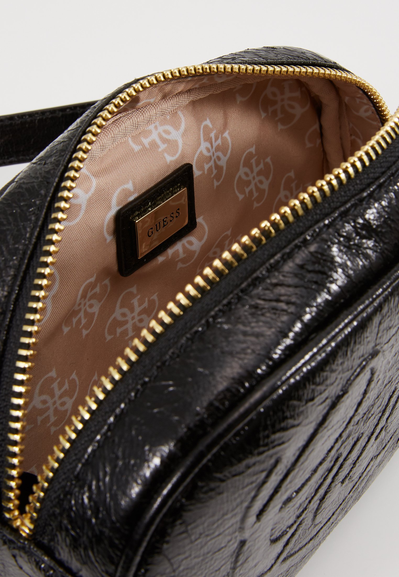 Guess JUNIOR BUM BAG Axelremsväska jet black Zalando.se Guess JUNIOR BUM BAG Axelremsväska jet black Zalando.se
