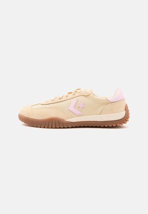 Converse, RUN STAR TRAINER - Zapatillas - golden-coloured view/new found bloom