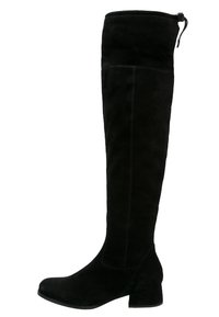 Botas negras de ante por encima de la rodilla, con puntera redondeada, tacón cuadrado y un lazo en la parte superior para ajustar el ajuste.