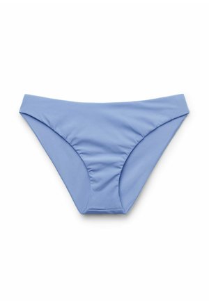 Lyseblåt bikinitrusser til kvinder med lav talje og diskret rynkning foran i midten på hvid baggrund.