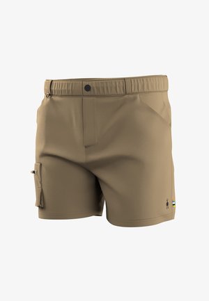 Lichtbruine herenshorts met elastische tailleband, voorste knoop, zijzak met klep en een klein gekleurd label vlak bij de onderzoom.