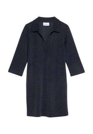 Robe noire longueur genoux avec manches trois-quarts, col et patte de boutonnage en V, étiquette de la marque "Comma".