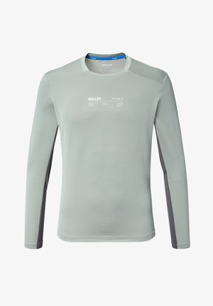 T-shirt de sport Millet gris clair à manches longues avec tissu en mesh, col rond, et petit logo blanc avec texte sur la poitrine avant.