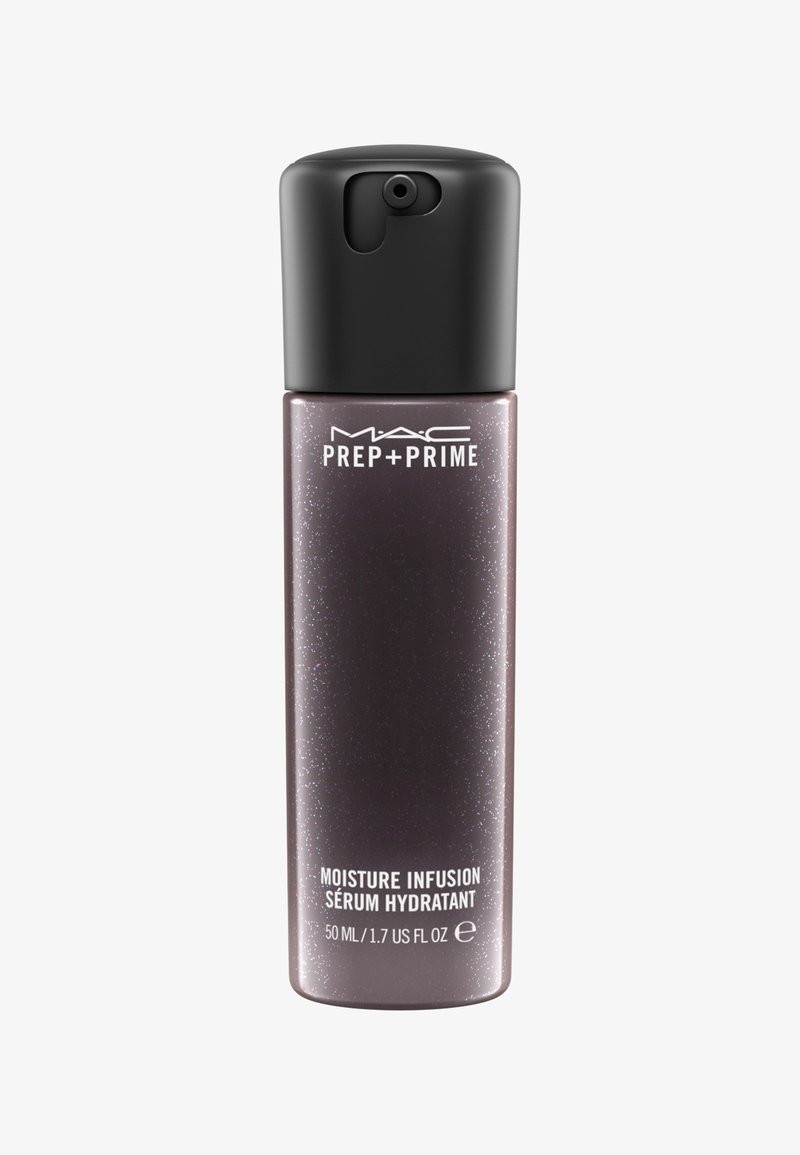 Siero MAC Prep + Prime Moisture Infusion in una elegante bottiglia viola scuro con un erogatore nero, caratterizzato da una texture luminosa. 50 mL.