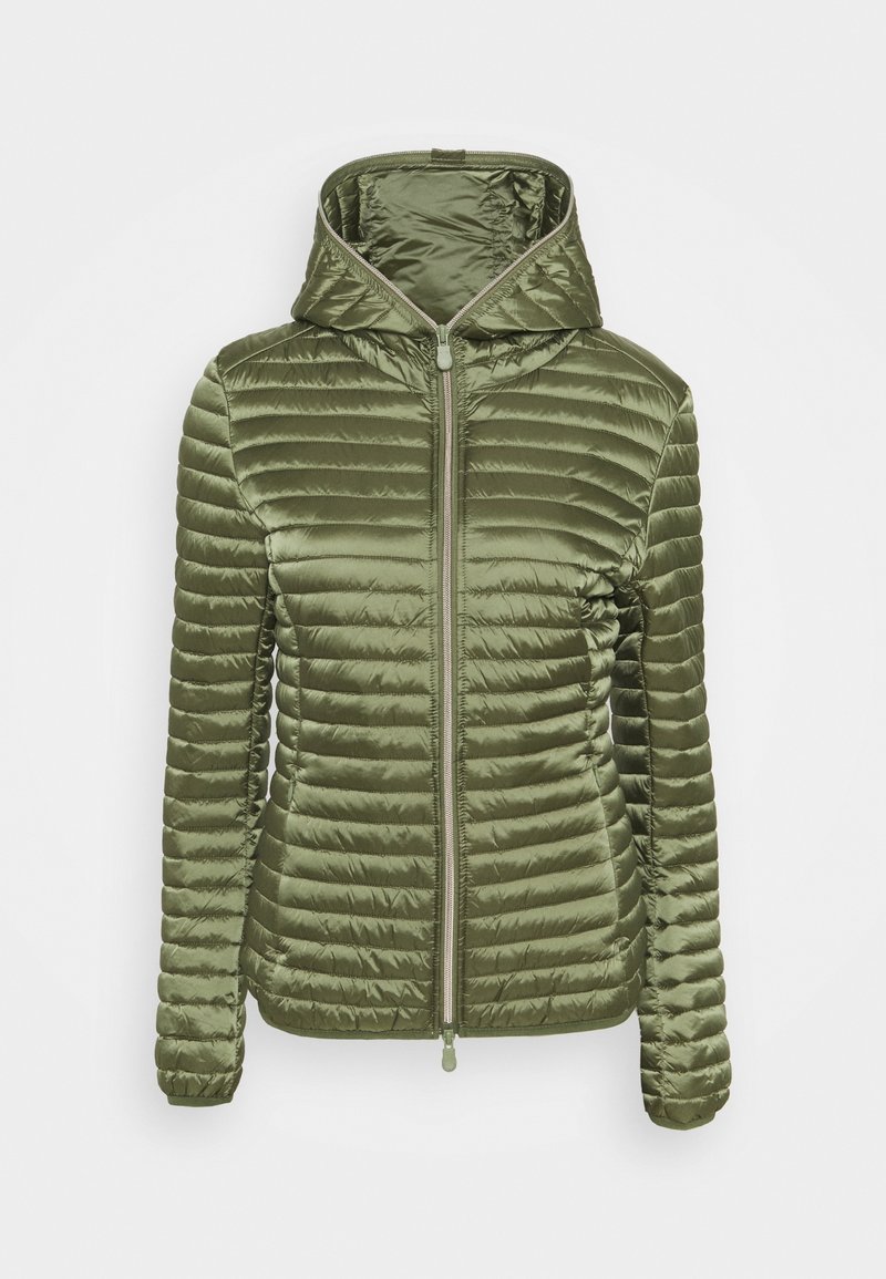 Giacca trapuntata leggera verde oliva con cappuccio, zip frontale completa e maniche lunghe aderenti.