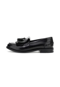 Schwarze Lederloafers mit glänzender Oberfläche, dekorativer Fransenverzierung auf dem Vorderblatt und niedrigem, zulaufendem Absatz. Glatte Textur und runde Schuhspitze.