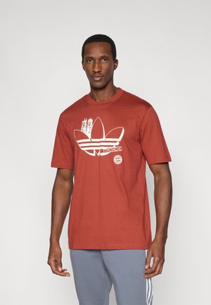 FC BAYERN SEASONAL GRAPHIC TEE - Club wear - preloved ruby