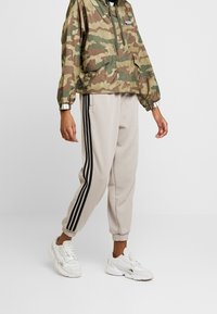 adidas Originals Träningsbyxor - grey