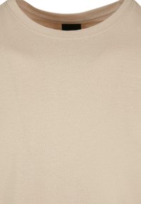 Beige crewneck t-shirt van zachte katoen, met een gladde textuur en een minimalistisch ontwerp met een subtiele naaddetail op de halslijn.