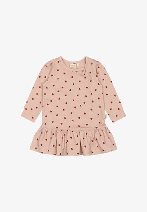 Abito lungo a maniche lunghe di colore rosa chiaro con fondo svasato, caratterizzato da un motivo a cuori rossi sparsi e un piccolo fiocco laterale al colletto.