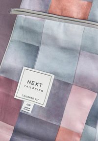 Next TAILORED FIT MOTIONFLEX STRETCH - Sakko - purple