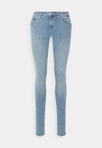 Jeans ajustados de color azul claro, fabricados en denim, con un diseño clásico de 5 bolsillos, cierre de botón y un sutil desvanecido que añade detalle de textura.