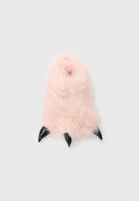 Ροζ ψεύτικη γούνα αξεσουάρ σε σχήμα νύχτας με γυαλιστερά μαύρα άκρα, με απαλό, αφράτο υφή και στρογγυλό σχήμα σώματος.