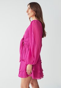 WILLA VILAS - Dnevna obleka - hot pink