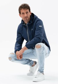 Ombre HOODED WIND OM JANP - Giacca da mezza stagione - navy blue