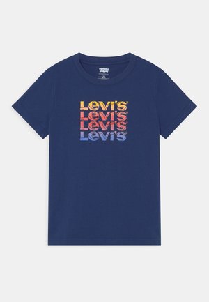 Marineblå kortærmet t-shirt med flerfarvet gentaget "Levi's" logo i gul, rød og blå på midten foran.