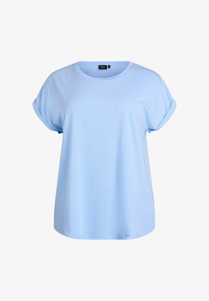 Gaiši zilā īsroku krekls ar uzlocītām malām, apaļu kakla izgriezumu un brīvu piegriezumu, attēlots uz balta fona.