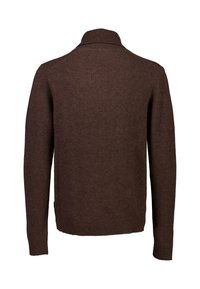 Brązowy sweter wełniany z kołnierzykiem zakładanym, długimi rękawami oraz ściągaczami przy mankietach i u dołu. Teksturalna powierzchnia z minimalnymi detalami.