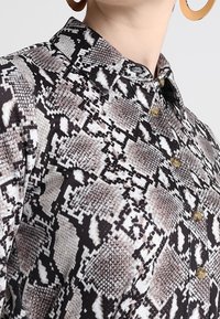 Dorothy Perkins Blusenkleid - black