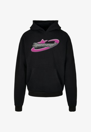 Sweatshirt à capuche noire avec une poche kangourou à l'avant et un logo graphique en gris et rose sur la poitrine. Fabriqué en tissu doux.