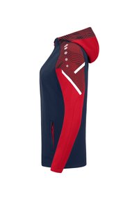 Kapuzensweatshirt mit navyfarbener Basis, roten Akzenten, einem gemusterten Schulterbereich und seitlichen Reißverschlusstaschen. Das Material wirkt glatt und dehnbar.